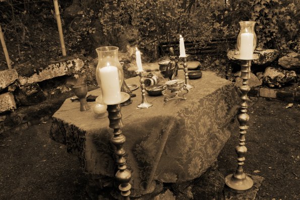 Altar-Closeup-HDR-Horiz-Sepia-1920_1419045104