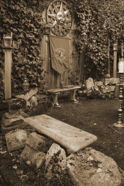 Altar-Day-HDR-Sepia-Vert-1920_1419045104